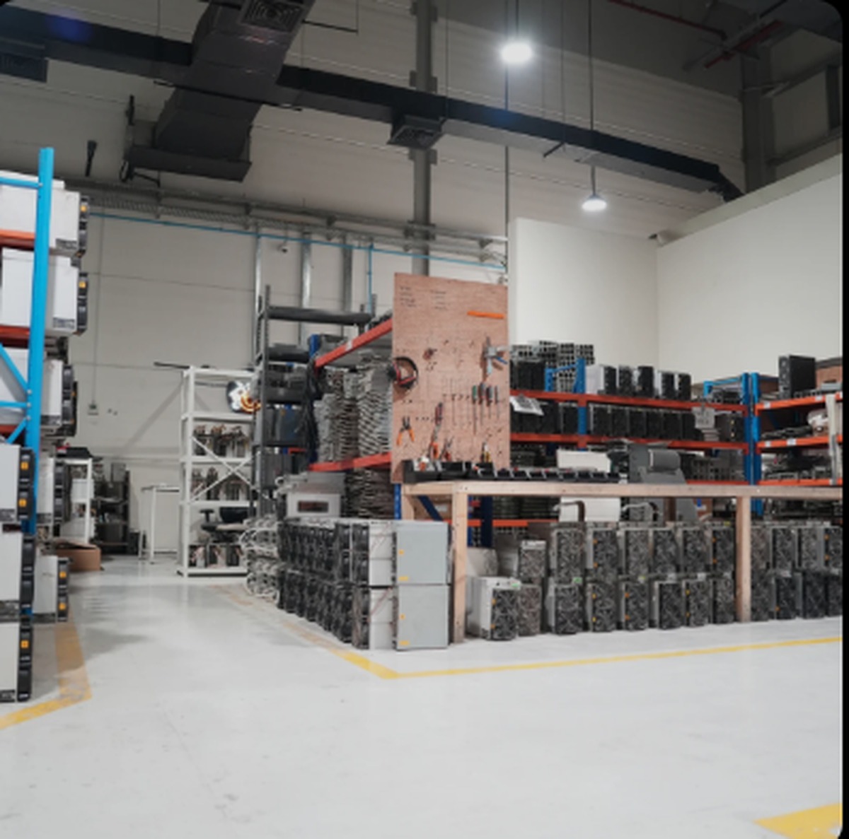 Mining hall with shelved ASIC fleets